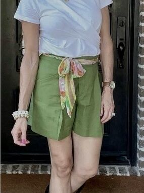 Cabi Traipse Linen blend shorts (avocado)